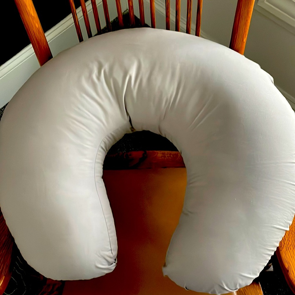 Almost NEW boppy for new mom! Multipurpose and cover is washable